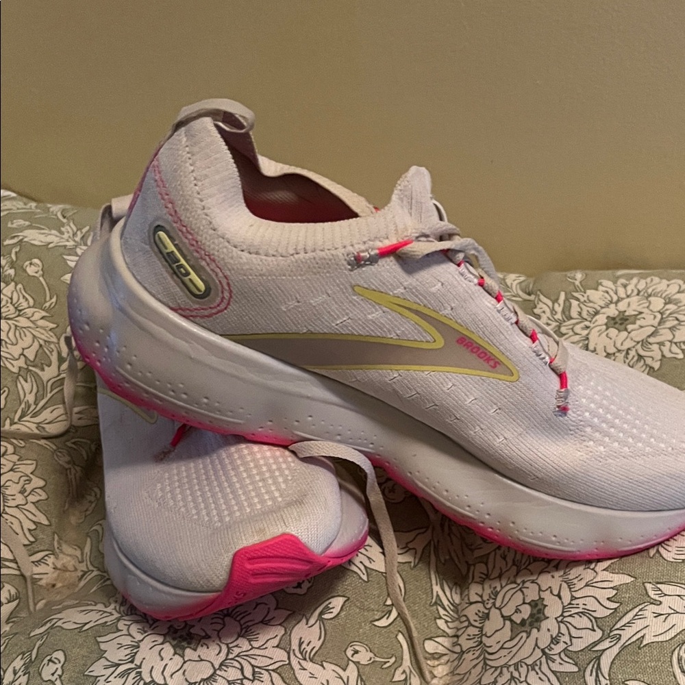 Brooks Women's White and Pink Athletic Shoes